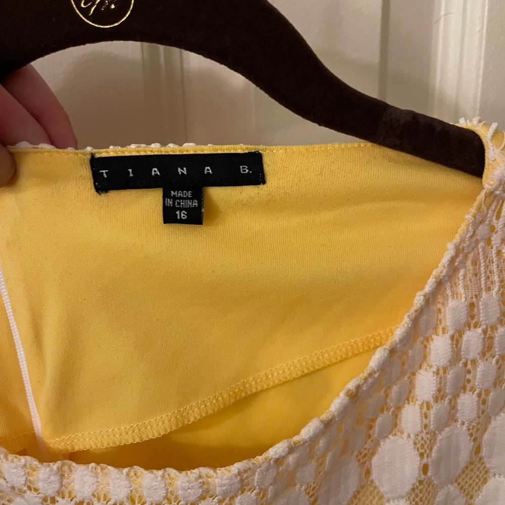 Dress - Picture 3 of 3